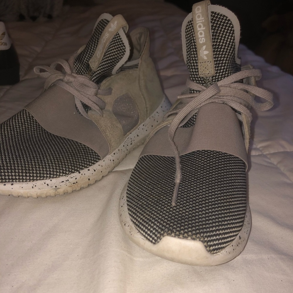 Women’s Adidas Tubular Defiant (Gray)